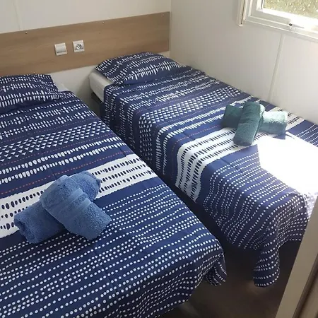 Frejus Tout Confort, Climatisation,Plus Ventilation Toutes Les Chambres, Linge De Lit Et De Toilette , Coffre Fort, Lave Vaisselle Machine A Laver Grande Terrasse Couverte Velos Et Wifi Possible Parque de Campismo