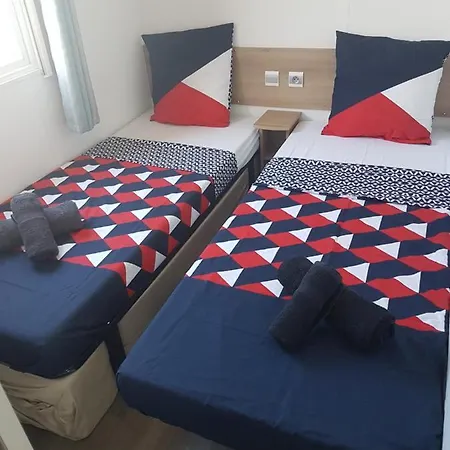 Parque de Campismo Frejus Tout Confort, Climatisation,Plus Ventilation Toutes Les Chambres, Linge De Lit Et De Toilette , Coffre Fort, Lave Vaisselle Machine A Laver Grande Terrasse Couverte Velos Et Wifi Possible Fréjus