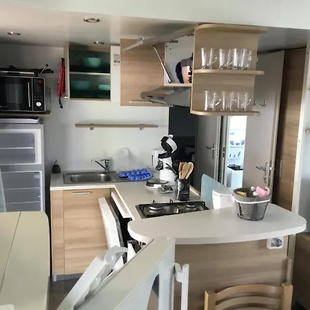 Frejus Tout Confort, Climatisation,Plus Ventilation Toutes Les Chambres, Linge De Lit Et De Toilette , Coffre Fort, Lave Vaisselle Machine A Laver Grande Terrasse Couverte Velos Et Wifi Possible *
