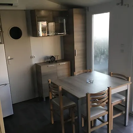 Parque de Campismo Frejus Tout Confort, Climatisation,Plus Ventilation Toutes Les Chambres, Linge De Lit Et De Toilette , Coffre Fort, Lave Vaisselle Machine A Laver Grande Terrasse Couverte Velos Et Wifi Possible