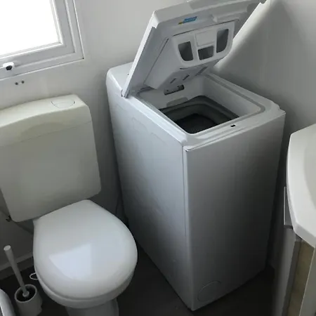 Parque de Campismo Frejus Tout Confort, Climatisation,Plus Ventilation Toutes Les Chambres, Linge De Lit Et De Toilette , Coffre Fort, Lave Vaisselle Machine A Laver Grande Terrasse Couverte Velos Et Wifi Possible *