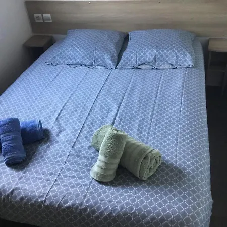 Frejus Tout Confort, Climatisation,Plus Ventilation Toutes Les Chambres, Linge De Lit Et De Toilette , Coffre Fort, Lave Vaisselle Machine A Laver Grande Terrasse Couverte Velos Et Wifi Possible Fréjus