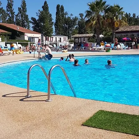 Parque de Campismo Frejus Tout Confort, Climatisation,Plus Ventilation Toutes Les Chambres, Linge De Lit Et De Toilette , Coffre Fort, Lave Vaisselle Machine A Laver Grande Terrasse Couverte Velos Et Wifi Possible *