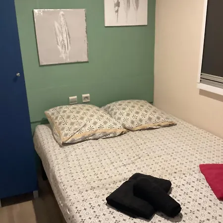Frejus Tout Confort, Climatisation,Plus Ventilation Toutes Les Chambres, Linge De Lit Et De Toilette , Coffre Fort, Lave Vaisselle Machine A Laver Grande Terrasse Couverte Velos Et Wifi Possible * Fréjus