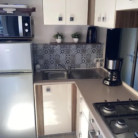 Parque de Campismo Frejus Tout Confort, Climatisation,Plus Ventilation Toutes Les Chambres, Linge De Lit Et De Toilette , Coffre Fort, Lave Vaisselle Machine A Laver Grande Terrasse Couverte Velos Et Wifi Possible Fréjus