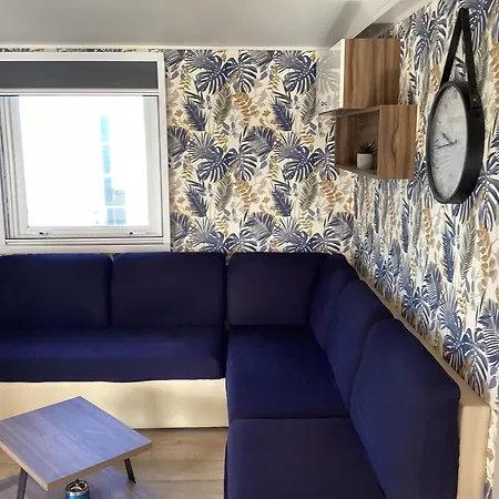 Parque de Campismo Frejus Tout Confort, Climatisation,Plus Ventilation Toutes Les Chambres, Linge De Lit Et De Toilette , Coffre Fort, Lave Vaisselle Machine A Laver Grande Terrasse Couverte Velos Et Wifi Possible *