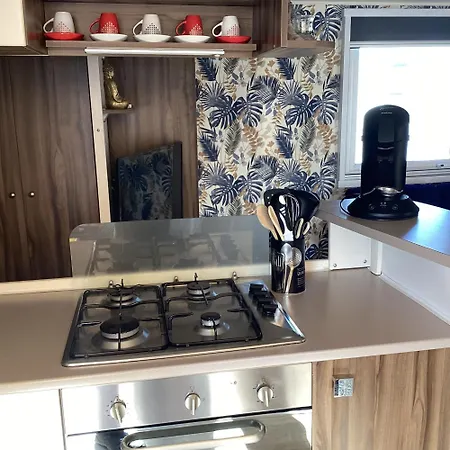 Frejus Tout Confort, Climatisation,Plus Ventilation Toutes Les Chambres, Linge De Lit Et De Toilette , Coffre Fort, Lave Vaisselle Machine A Laver Grande Terrasse Couverte Velos Et Wifi Possible *
