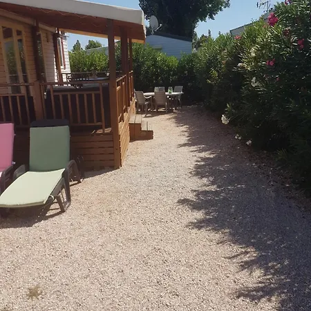 Frejus Tout Confort, Climatisation,Plus Ventilation Toutes Les Chambres, Linge De Lit Et De Toilette , Coffre Fort, Lave Vaisselle Machine A Laver Grande Terrasse Couverte Velos Et Wifi Possible Fréjus