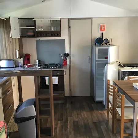 Parque de Campismo Frejus Tout Confort, Climatisation,Plus Ventilation Toutes Les Chambres, Linge De Lit Et De Toilette , Coffre Fort, Lave Vaisselle Machine A Laver Grande Terrasse Couverte Velos Et Wifi Possible