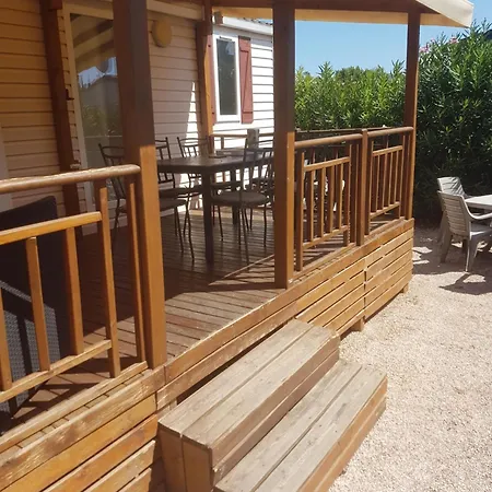 Frejus Tout Confort, Climatisation,Plus Ventilation Toutes Les Chambres, Linge De Lit Et De Toilette , Coffre Fort, Lave Vaisselle Machine A Laver Grande Terrasse Couverte Velos Et Wifi Possible Parque de Campismo *