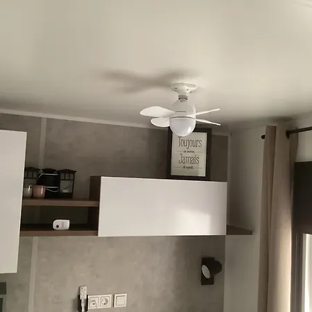 Parque de Campismo Frejus Tout Confort, Climatisation,Plus Ventilation Toutes Les Chambres, Linge De Lit Et De Toilette , Coffre Fort, Lave Vaisselle Machine A Laver Grande Terrasse Couverte Velos Et Wifi Possible