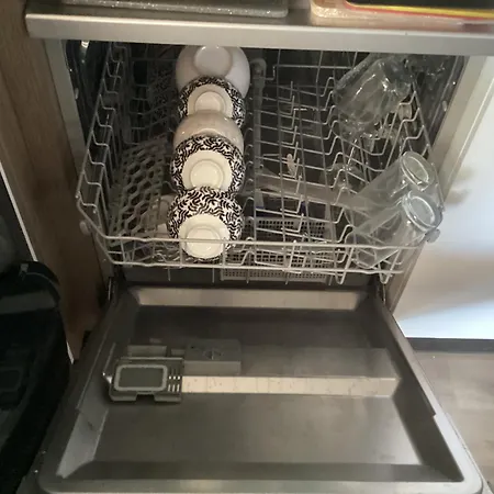 Frejus Tout Confort, Climatisation,Plus Ventilation Toutes Les Chambres, Linge De Lit Et De Toilette , Coffre Fort, Lave Vaisselle Machine A Laver Grande Terrasse Couverte Velos Et Wifi Possible Parque de Campismo Fréjus