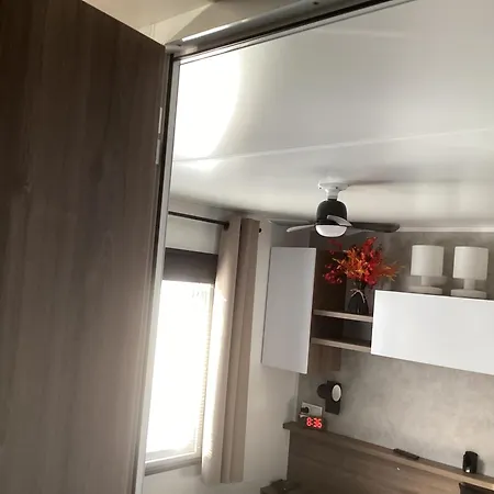 Frejus Tout Confort, Climatisation,Plus Ventilation Toutes Les Chambres, Linge De Lit Et De Toilette , Coffre Fort, Lave Vaisselle Machine A Laver Grande Terrasse Couverte Velos Et Wifi Possible *